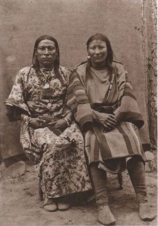 Osh-Tisch (solda ve eşi (sağda)