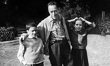 Albert-Camus-with-his-twi-0hphoıhoho08